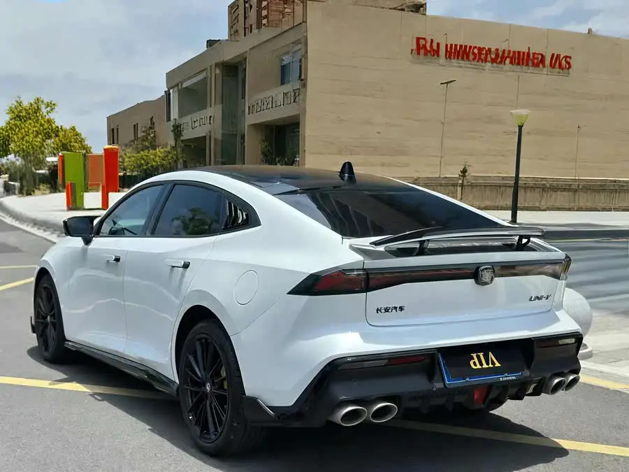 شانغن UNI-V 2023 1.5T نسخة رياضية