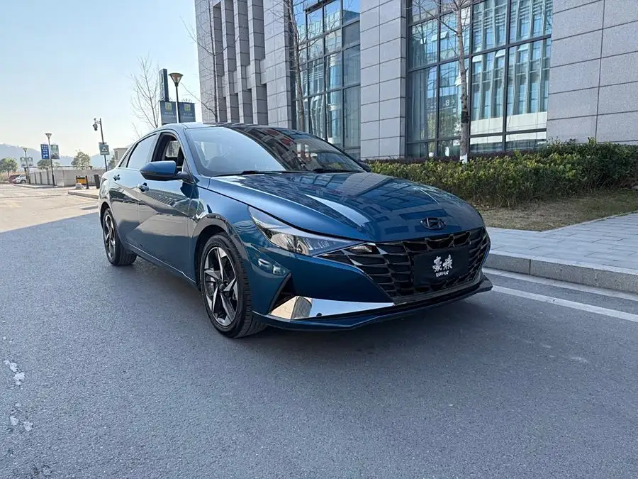 إلينترا 2021 1.5 لتر CVT LUX النسخة المميزة