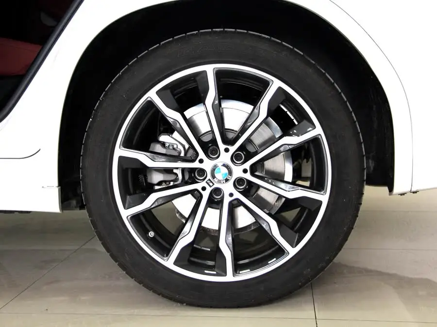 بي ام دبليو X3 2023 فئة xDrive30i الطراز الرائد طقم M ليلي الأسود