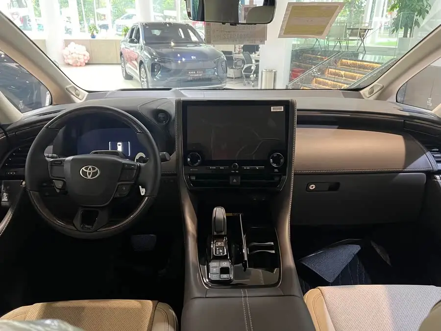 ألفارد 2024 نسخة فاخرة بمحرك مزدوج 2.5 لتر