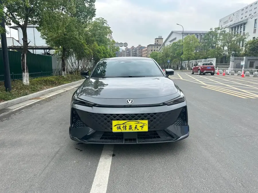 شانغاني UNI-V 2024 1.5T الطراز الرياضي الفاخر