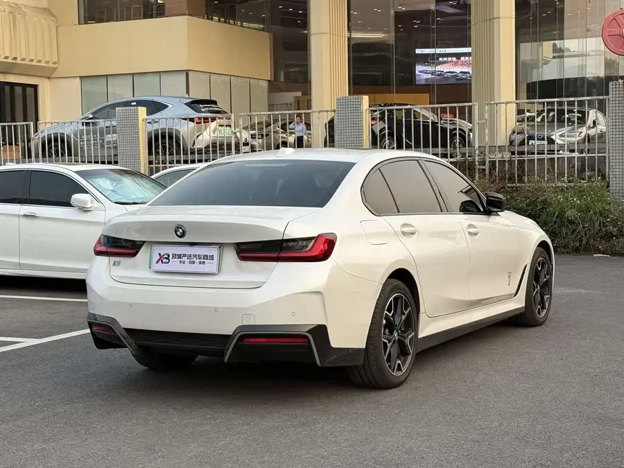 بي إم دبليو i3 2024 eDrive 40 L إصدار الليل