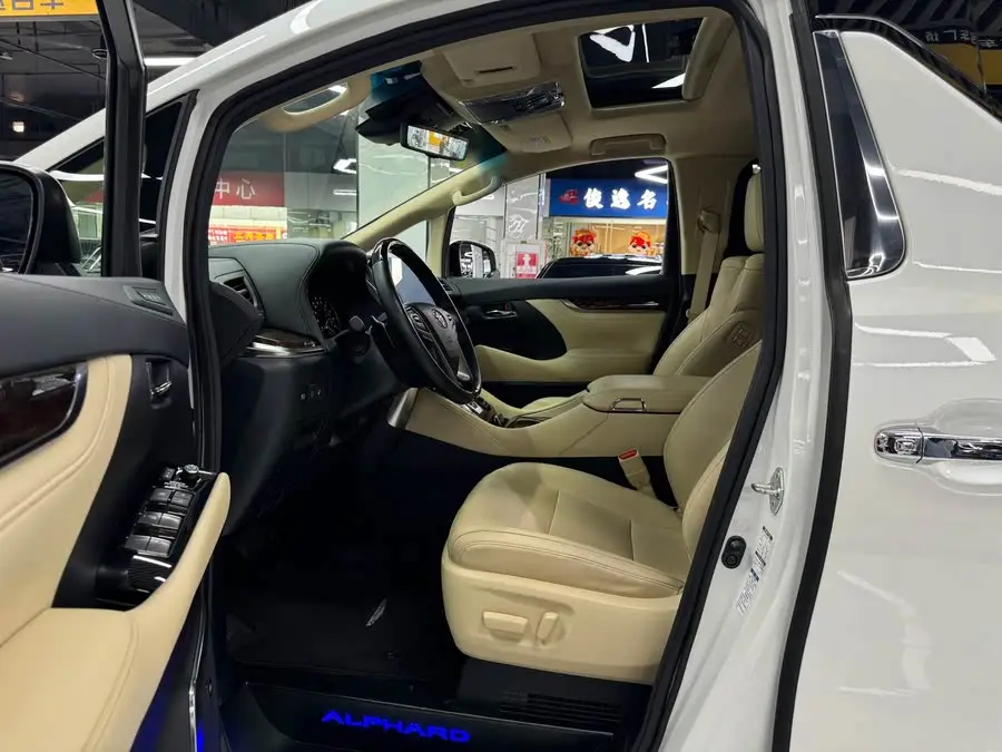 ألفارد 2021 بنظام هجين 2.5 لتر النسخة الفاخرة