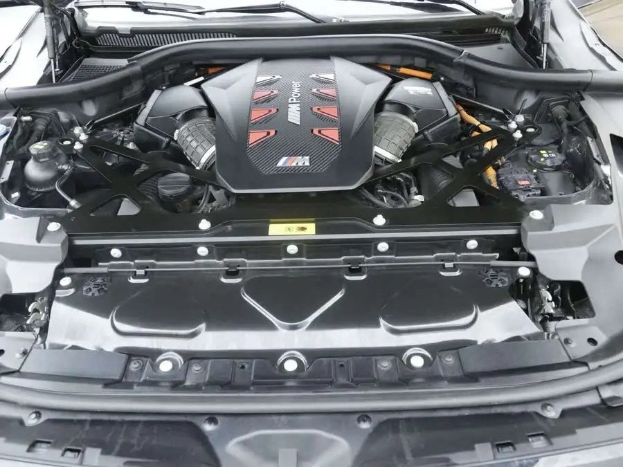 بي إم دبليو XM 2023 الطراز الأساسي