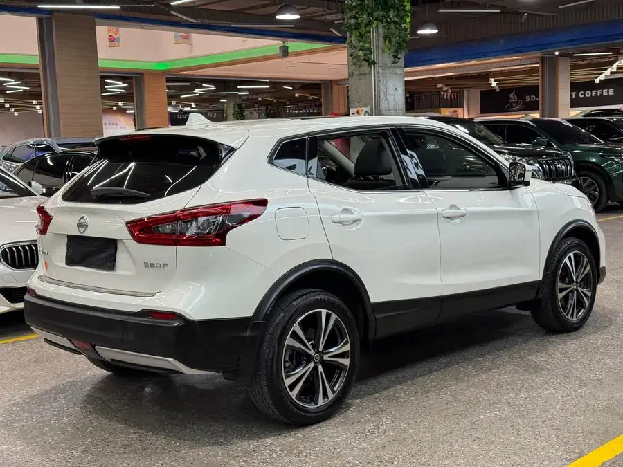 نيسان قاشقاي 2021 2.0 لتر CVT نسخة الرفاهية والقيادة