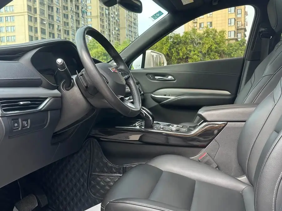 كاديلاك XT4 2020 28T فاخرة دفع أمامي