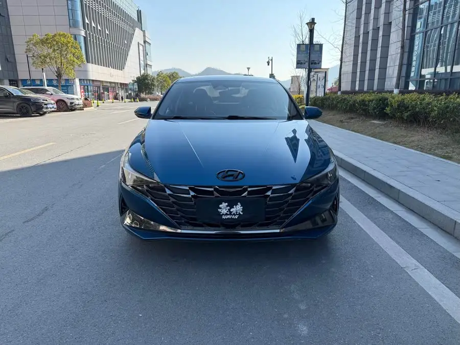 إلينترا 2021 1.5 لتر CVT LUX النسخة المميزة