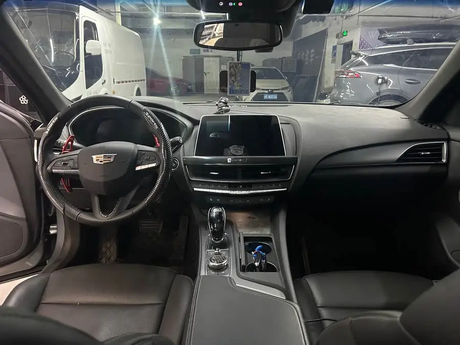 كاديلاك CT5 2023 28T الفاخرة (النسخة القياسية)