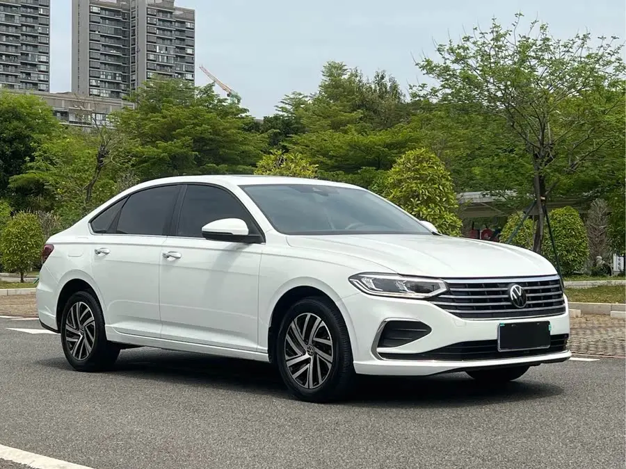 لافيدا 2023 300TSI DSG النسخة الكاملة ذات السماء المرصعة بالنجوم