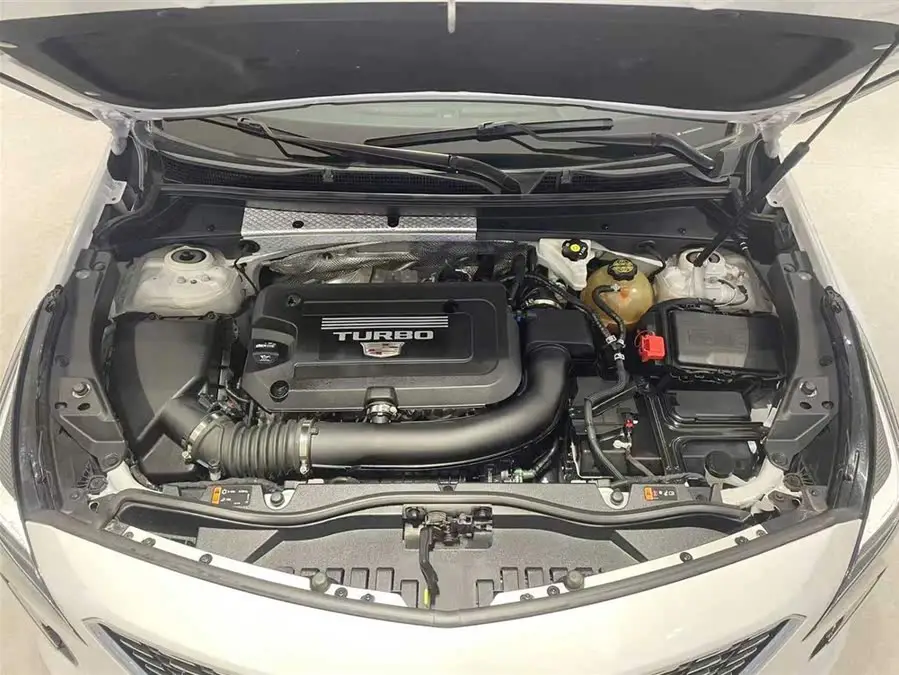 كاديلاك XT4 2021 28T دفع رباعي بلاتينيوم