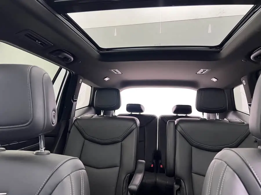 كاديلاك XT6 2022 2.0T ستة مقاعد دفع رباعي فاخر