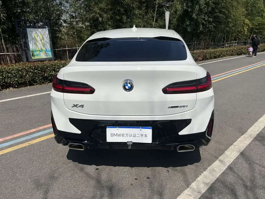 بي إم دبليو X4 2022 xDrive 25i حزمة رياضية M