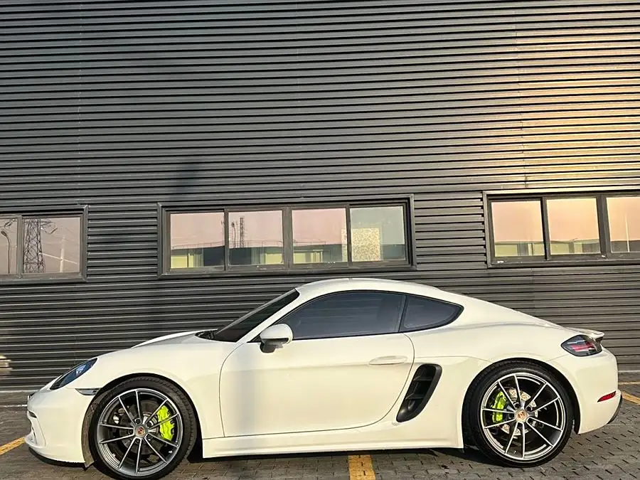 Porsche 718 2022 Cayman 2.0T