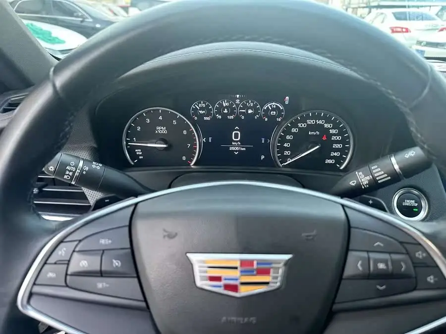 كاديلاك CT6 2021 28T طراز أنيق