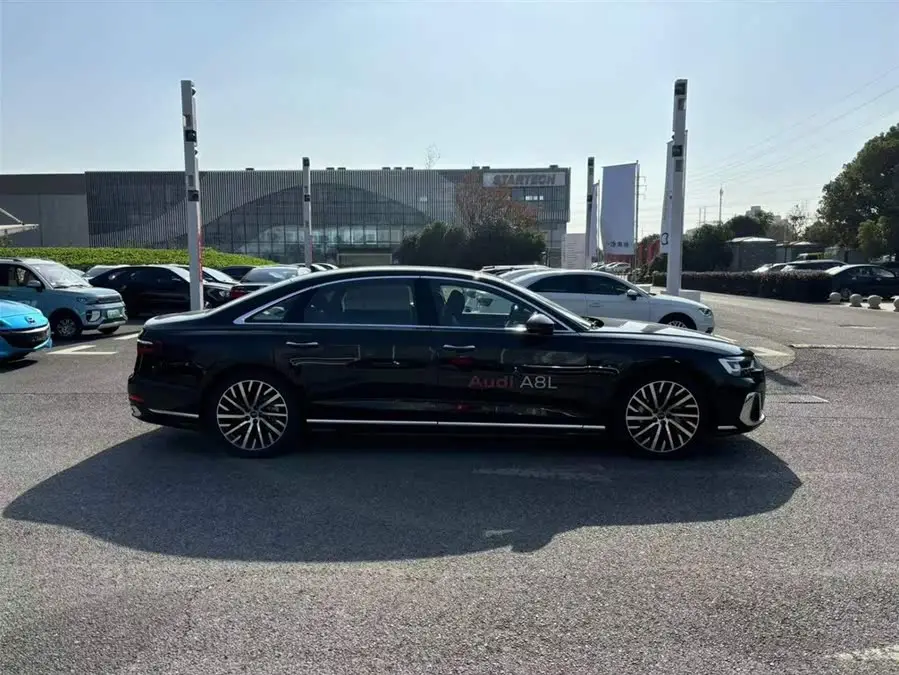 أودي A8 2024 A8L 55 TFSI كواترو طراز رائد