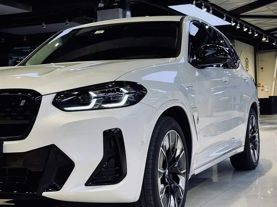 BMW iX3 2024 Leading Edition