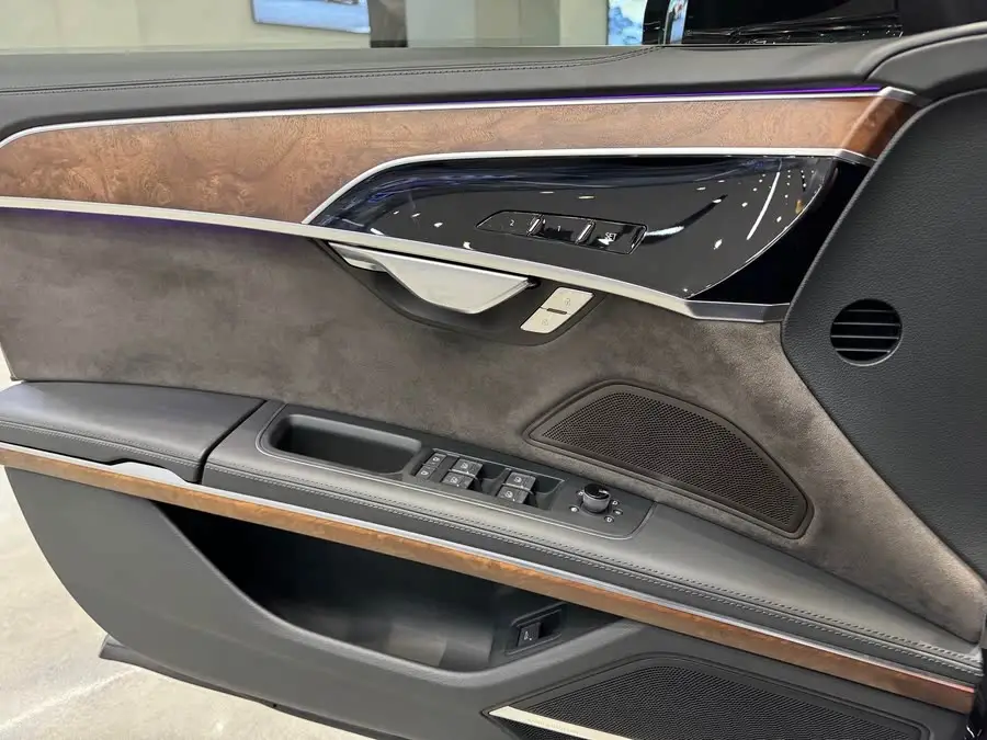 أودي A8 2019 طراز مُعدل بلس A8L 55 TFSI كواترو الرفيع