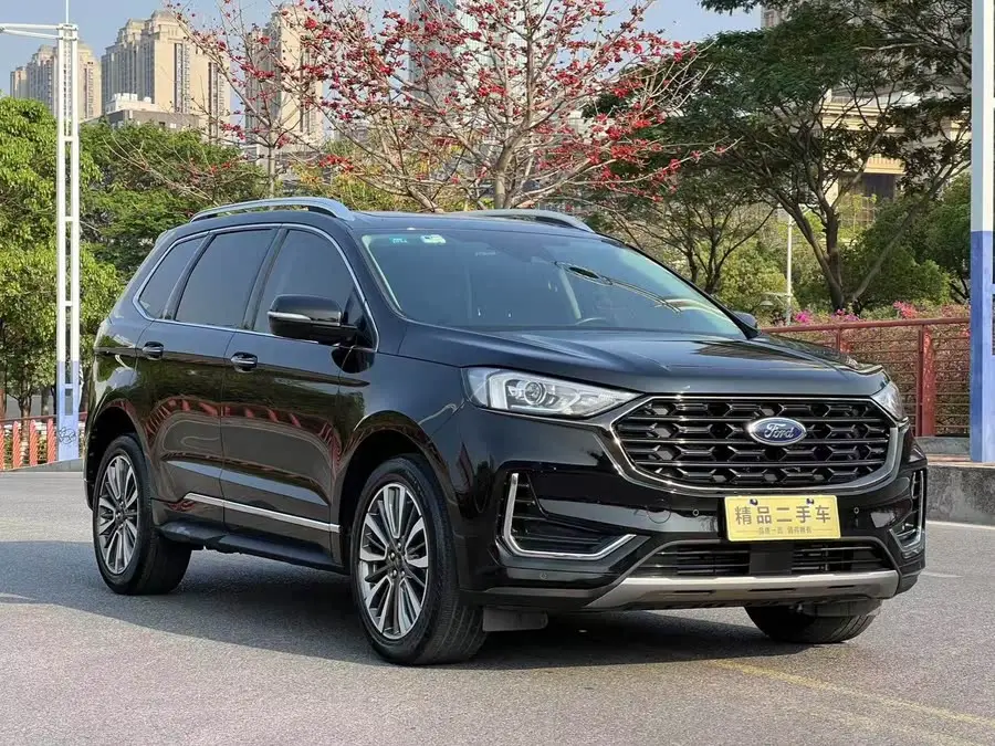 2021 Ford Edge PLUS EcoBoost 245 Two-Wheel Drive Luxury 7-Seater