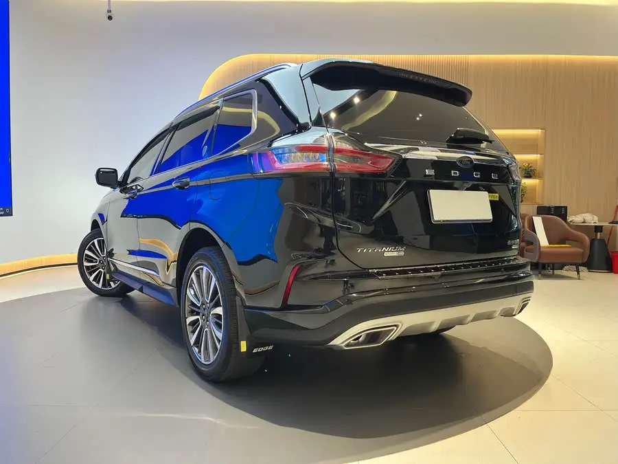 2021 Ford Edge PLUS EcoBoost 245 Two-Wheel Drive Luxury Edition 7-Seater