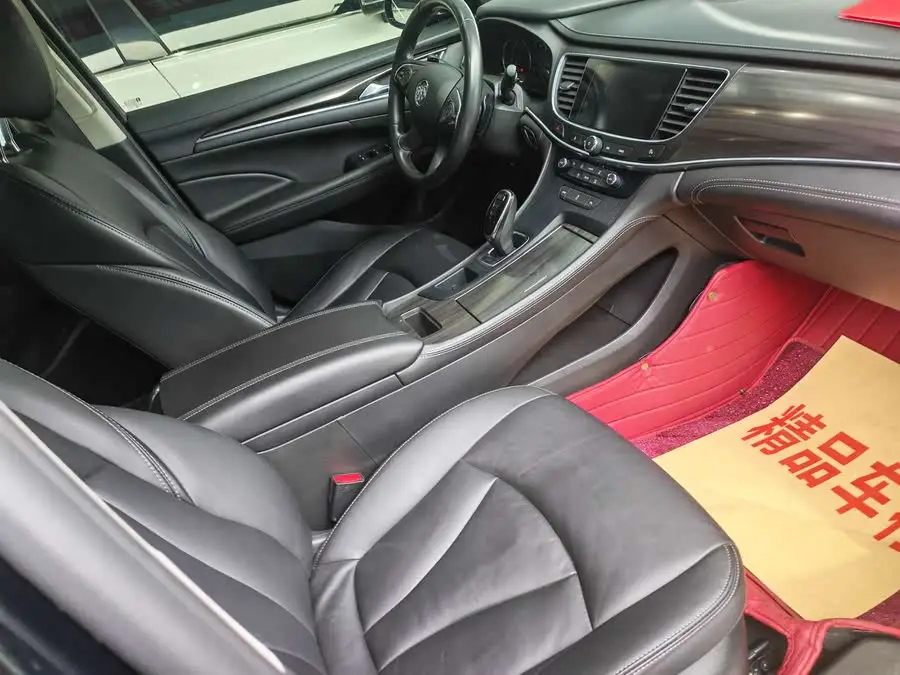 بيوك  GL8 2021 652T الفاخرة