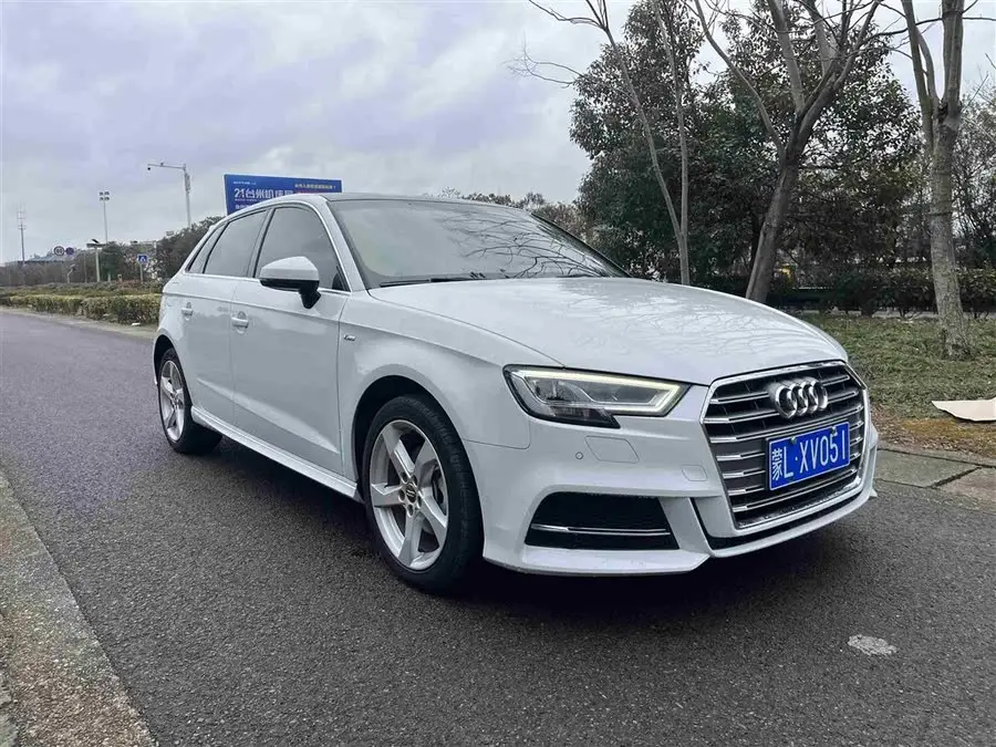 أودي A3 2020 سبورت باك 35 TFSI الطراز الأنيق الوطنية VI