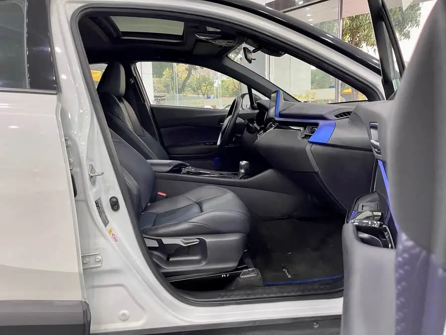 تويوتا C-HR 2020 2.0L النسخة الرائدة