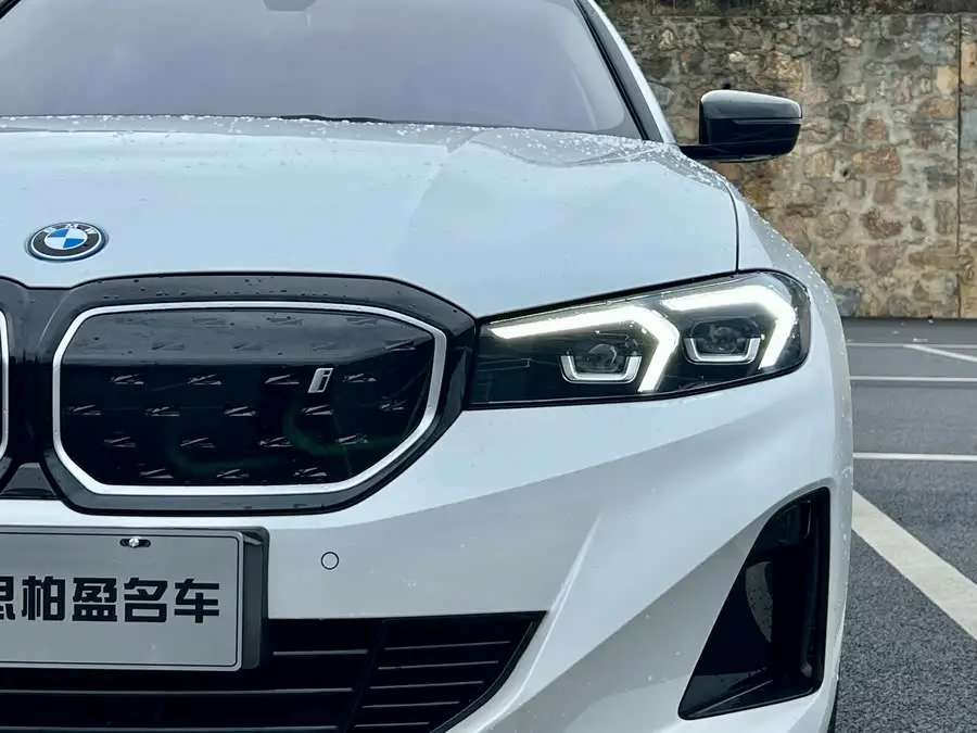 بي إم دبليو i3 2024 eDrive 40 L مجموعة ليالي