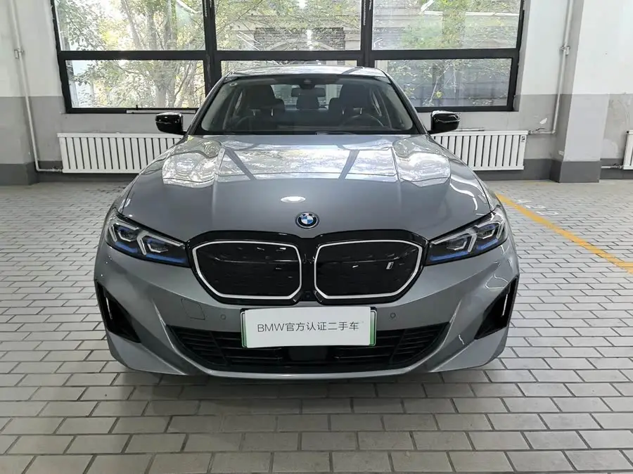 بي إم دبليو i3 2024 eDrive 40L حزمة الرياضة الليلية