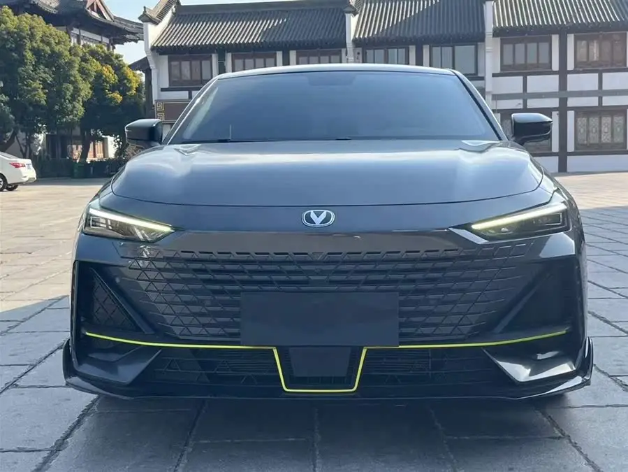 شانجان UNI-V 2023 1.5T إصدار رياضي