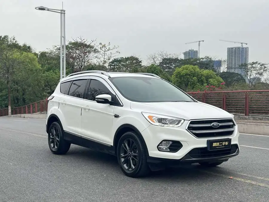 2019 Ford Escape EcoBoost 180 Two-Wheel Drive Platinum Edition National VI