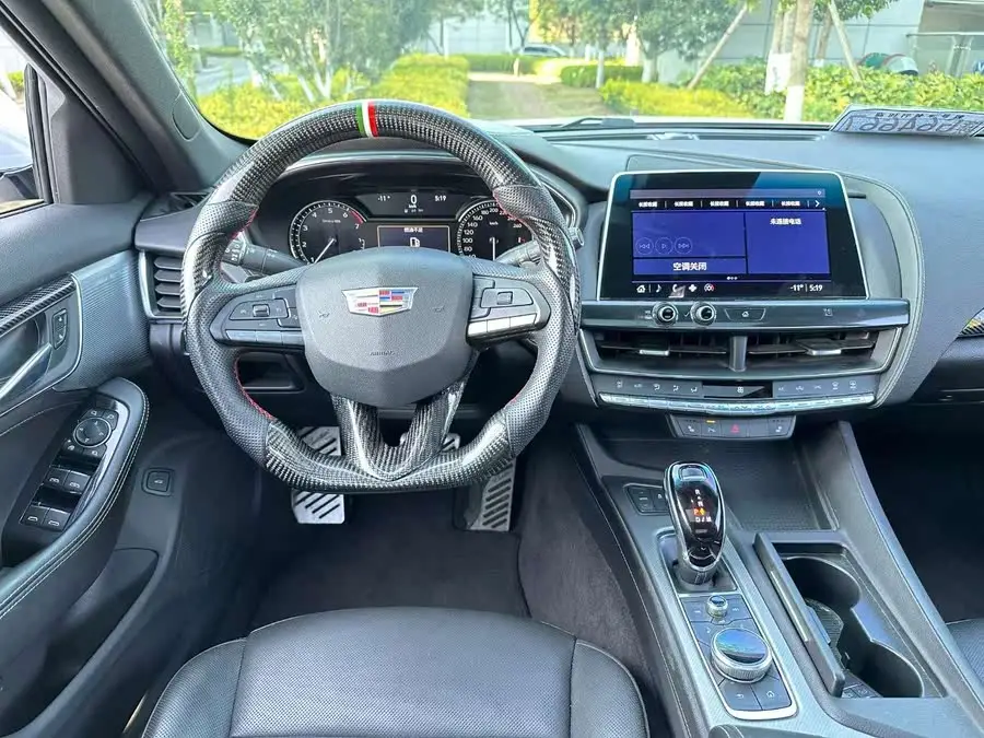 كاديلاك CT5 2021 طراز مُعدل 28T فاخرة