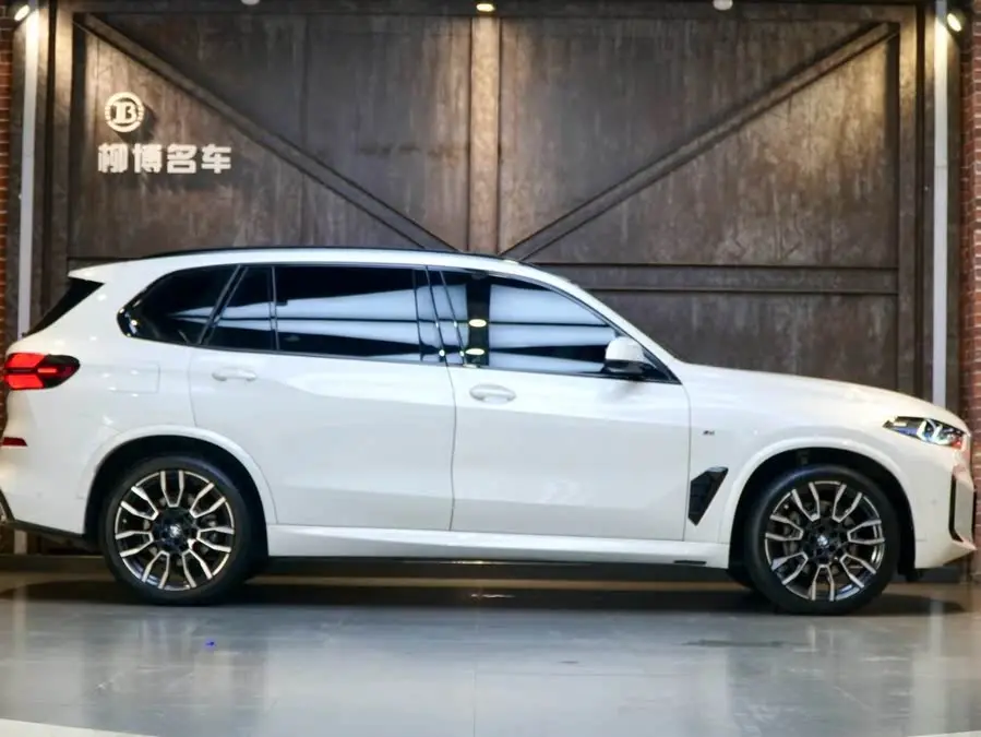 BMW X5 2023 xDrive 40Li M Sport Night Package
