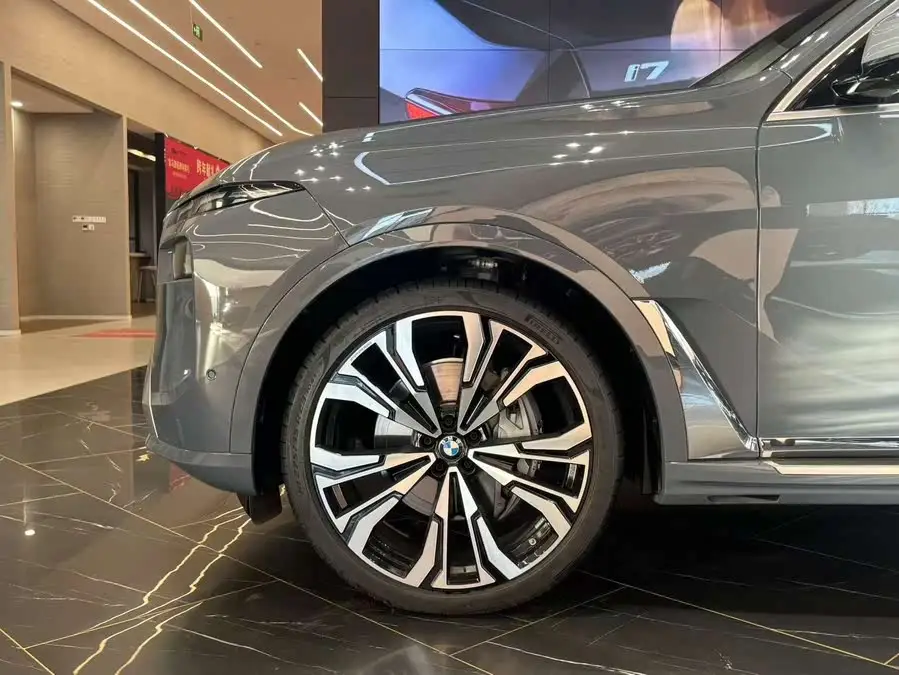 بي إم دبليو X7 2023 xDrive40i باقة M الرياضية التنفيذية
