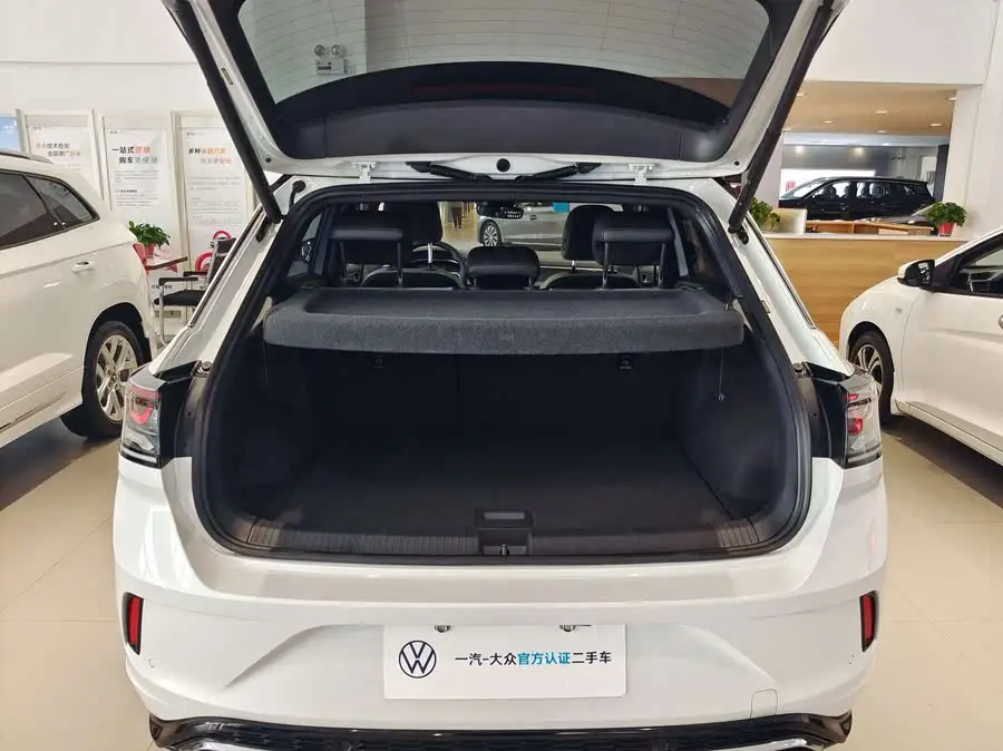 T-ROC 2023 طراز 300TSI DSG دفع ثنائي إصدار ستار