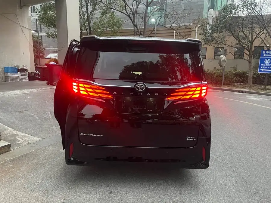 ألفارد 2024 هجين 2.5 لتر إصدار بريميوم