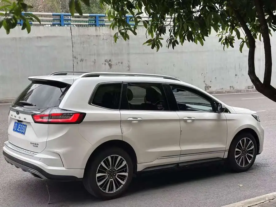 2021 Ford Edge PLUS EcoBoost 245 FWD Luxury 7-seater