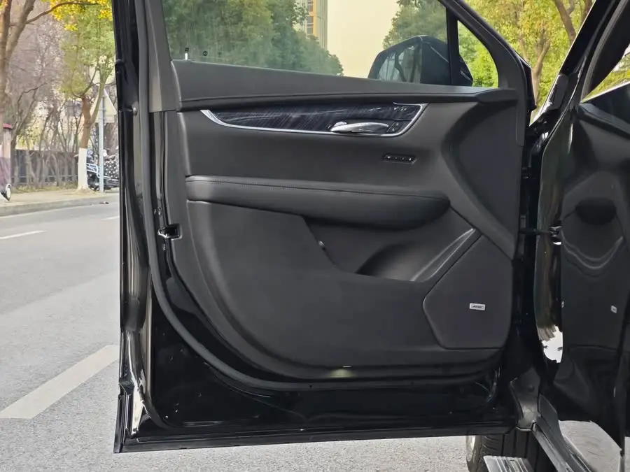 كاديلاك XT6 2022 2.0T فاخرة بستة مقاعد ودفع أمامي