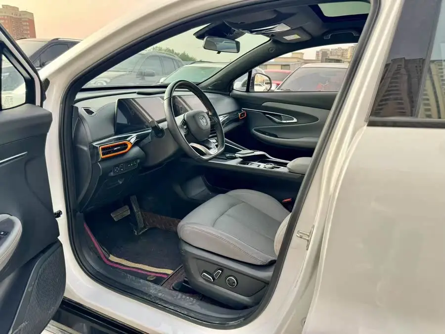 تشانغن UNI-T 2022 1.5T إصدار الملاحة الذكية