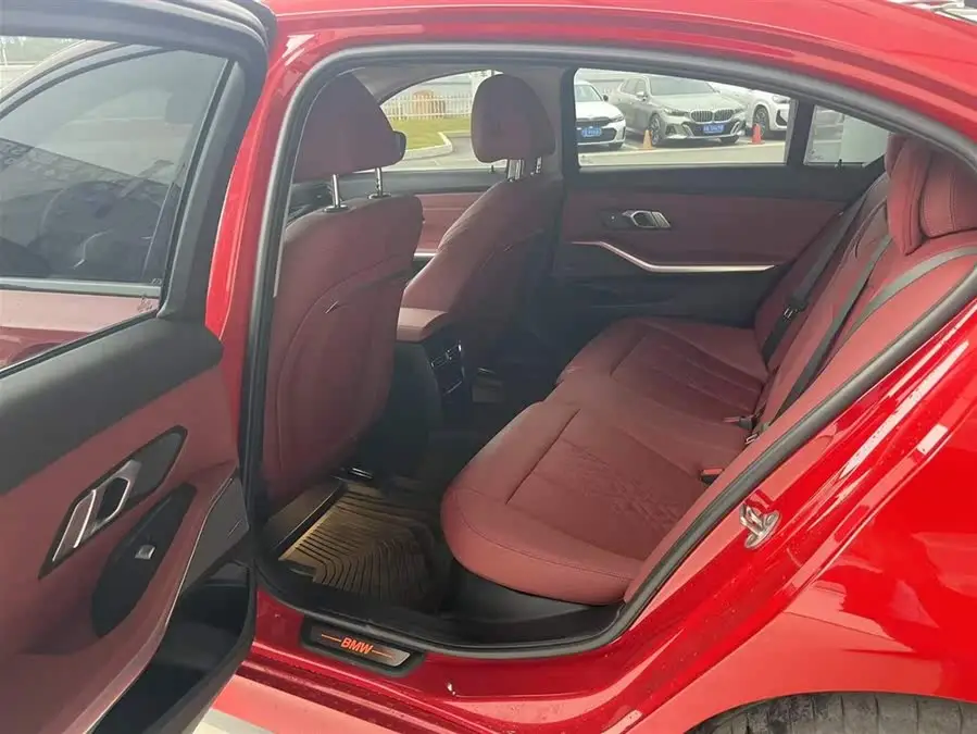 بي إم دبليو i3 2023 eDrive 40 L حزمة الرياضة الليلية