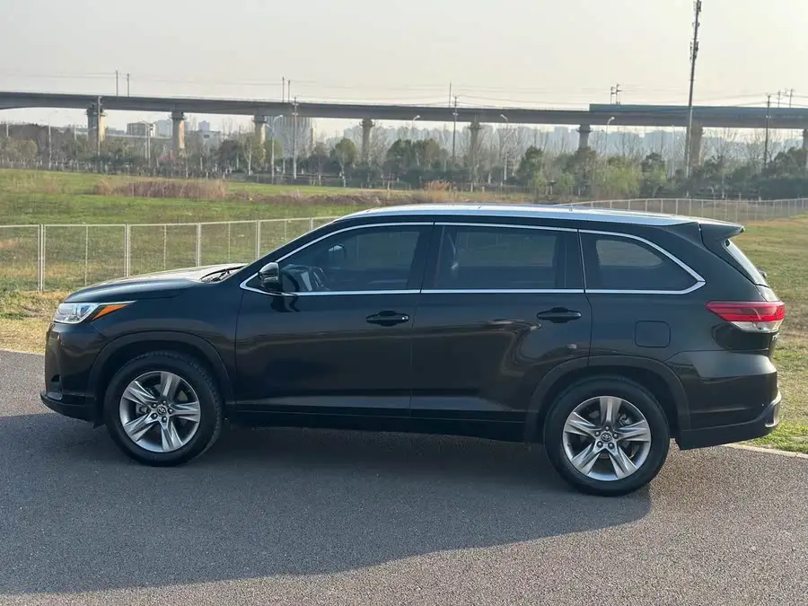 هايلاندر 2018 2.0T دفع رباعي فاخرة 7 مقاعد معيار VI