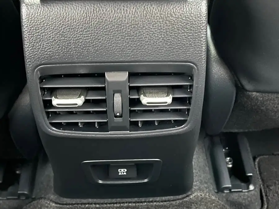 2021 تويوتا ليفين 185T نسخة رياضية CVT