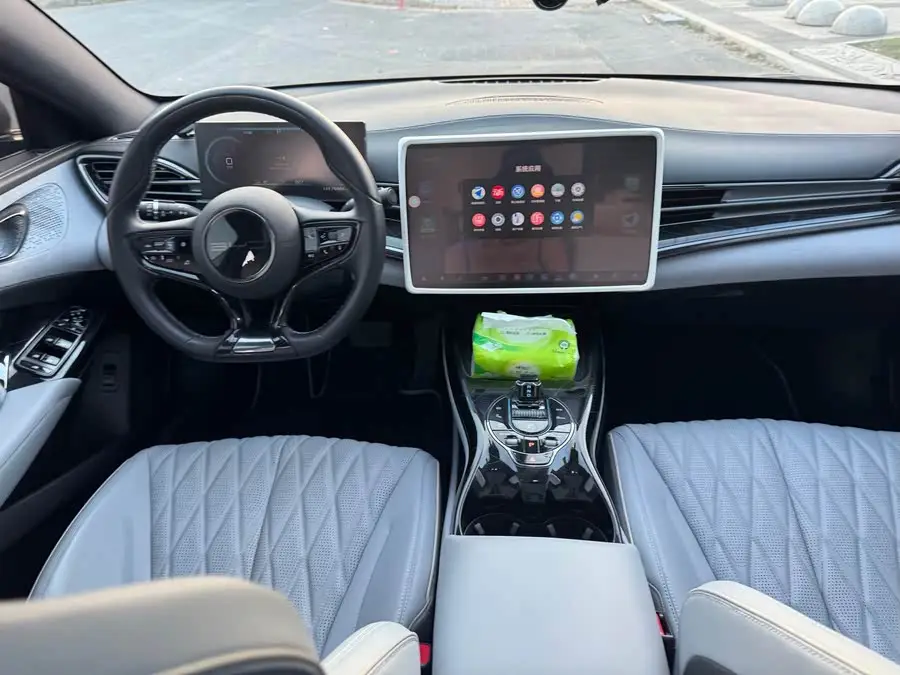 ختم 2022 النموذج 550 كم المدى القياسي دفع خلفي نسخة النخبة