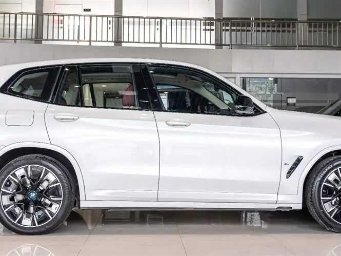 BMW iX3 2023 Leading Model