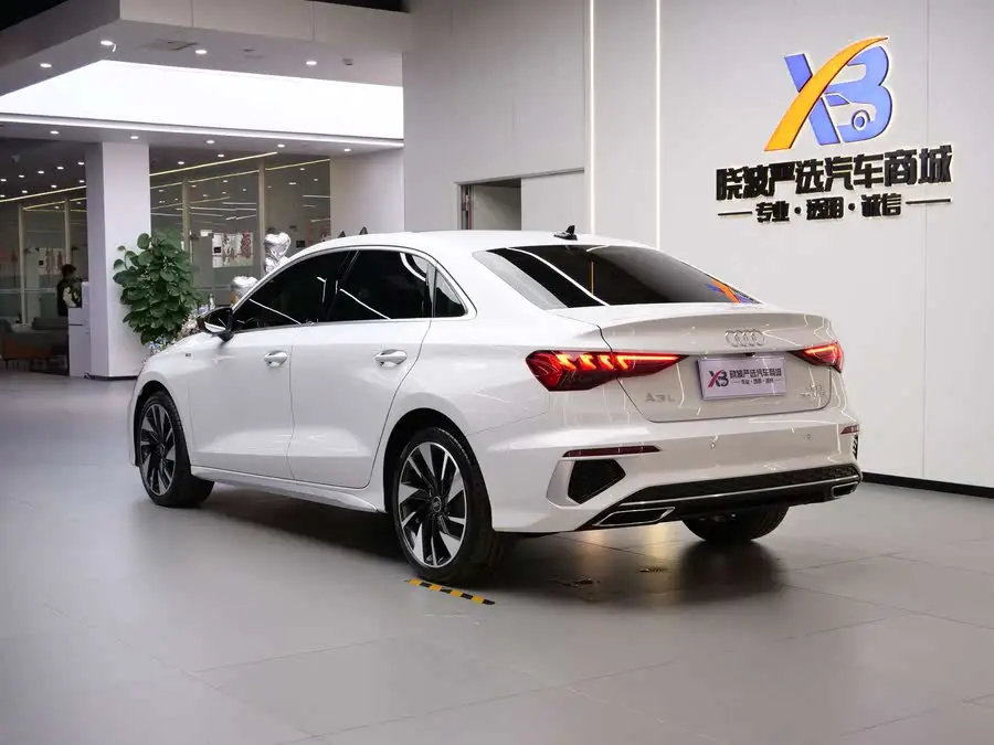 أودي A3 2023 A3L ليموزين 35 TFSI الطراز الرياضي العصري