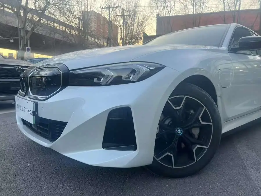 بي إم دبليو i3 2024 eDrive 40 L إصدار الليل