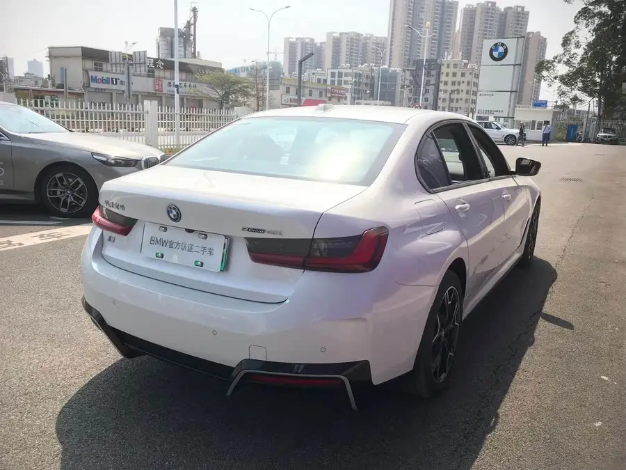 بي إم دبليو i3 2023 الإصدارة eDrive 40 L حزمة الليل