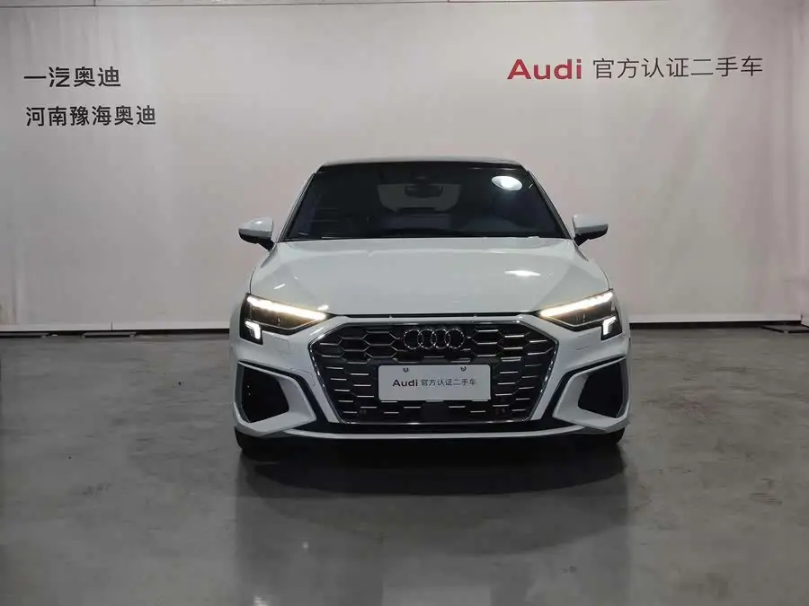 أودي A3 2024 سبورتباك 35 TFSI طراز رياضي أنيق