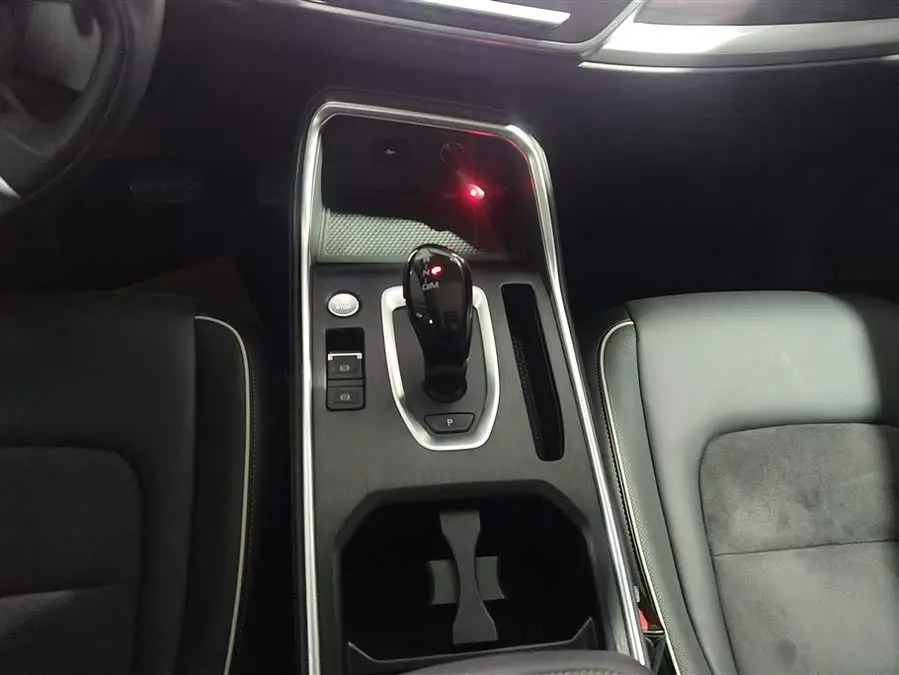 هافال H6 2021 إصدار الاتجاه الوطني 1.5T أوتوماتيكي بطل