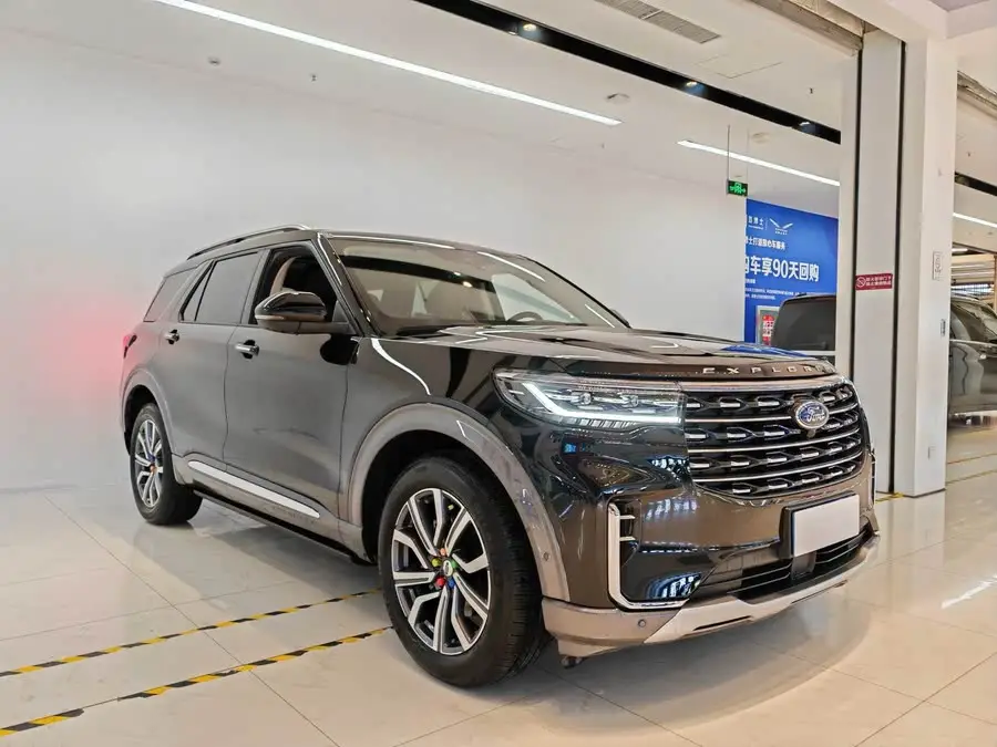 مستكشف 2023 EcoBoost 285 الدفع الرباعي Titanium 7 مقاعد