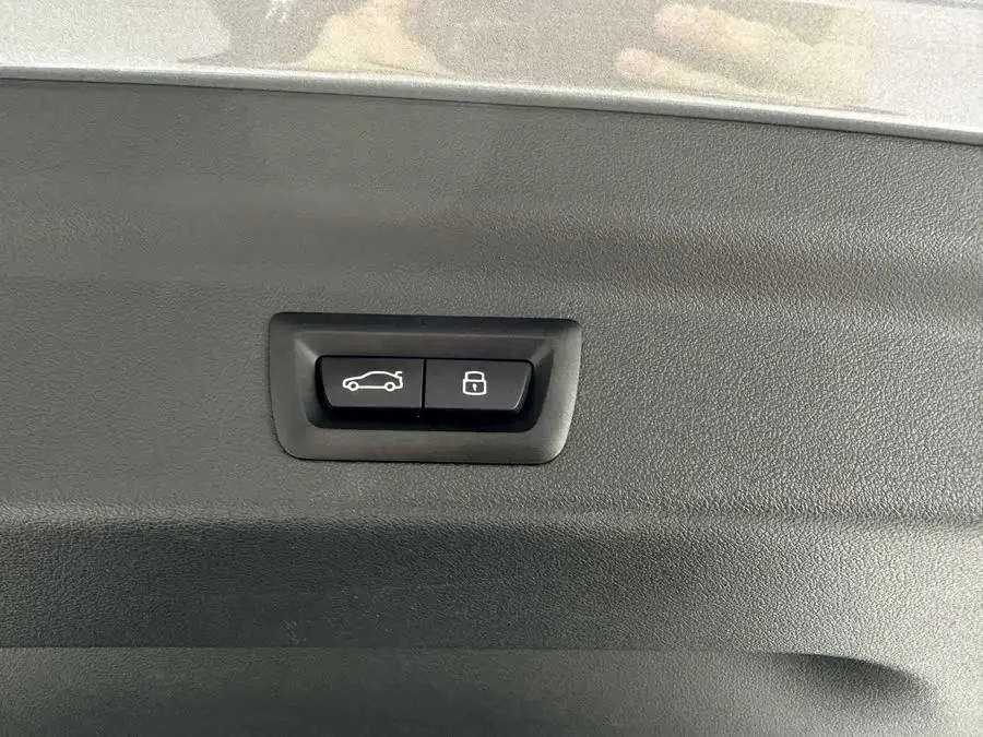 بي إم دبليو X1 2023 xDrive25Li حزمة رياضية M